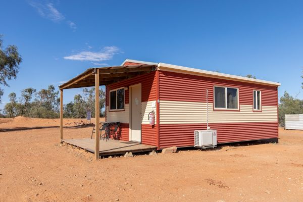 cabin15B3A6C95-1BAC-2CFC-C260-3DE71A9EB77E.jpg