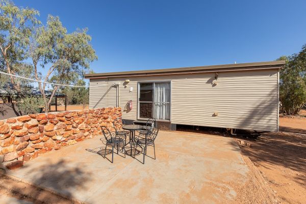 cabin27FA1E921-CD93-C133-D2D3-A9F5E7FBB75E.jpg