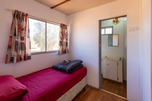 cabin2b03365C48-8A5C-E83D-2F27-3A37F47A39F4.jpg
