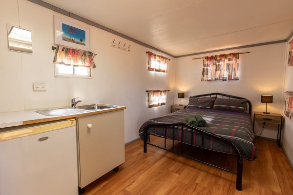 cabin3-4aD260C746-940A-6D9A-535B-D6288B844D29.jpg