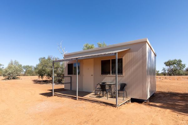 cabin68C5A3D05-EF76-1A4B-B9A9-7FB2C27E5E3A.jpg